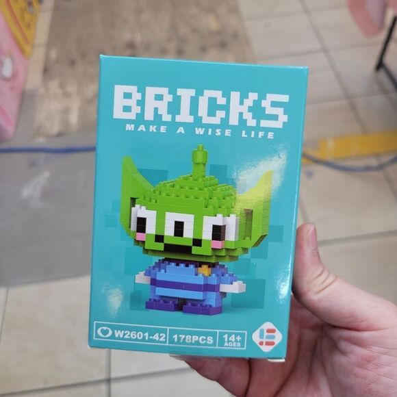 Brand New Allien Toy Story Bricks Lego Figure - Picture 1 of 5